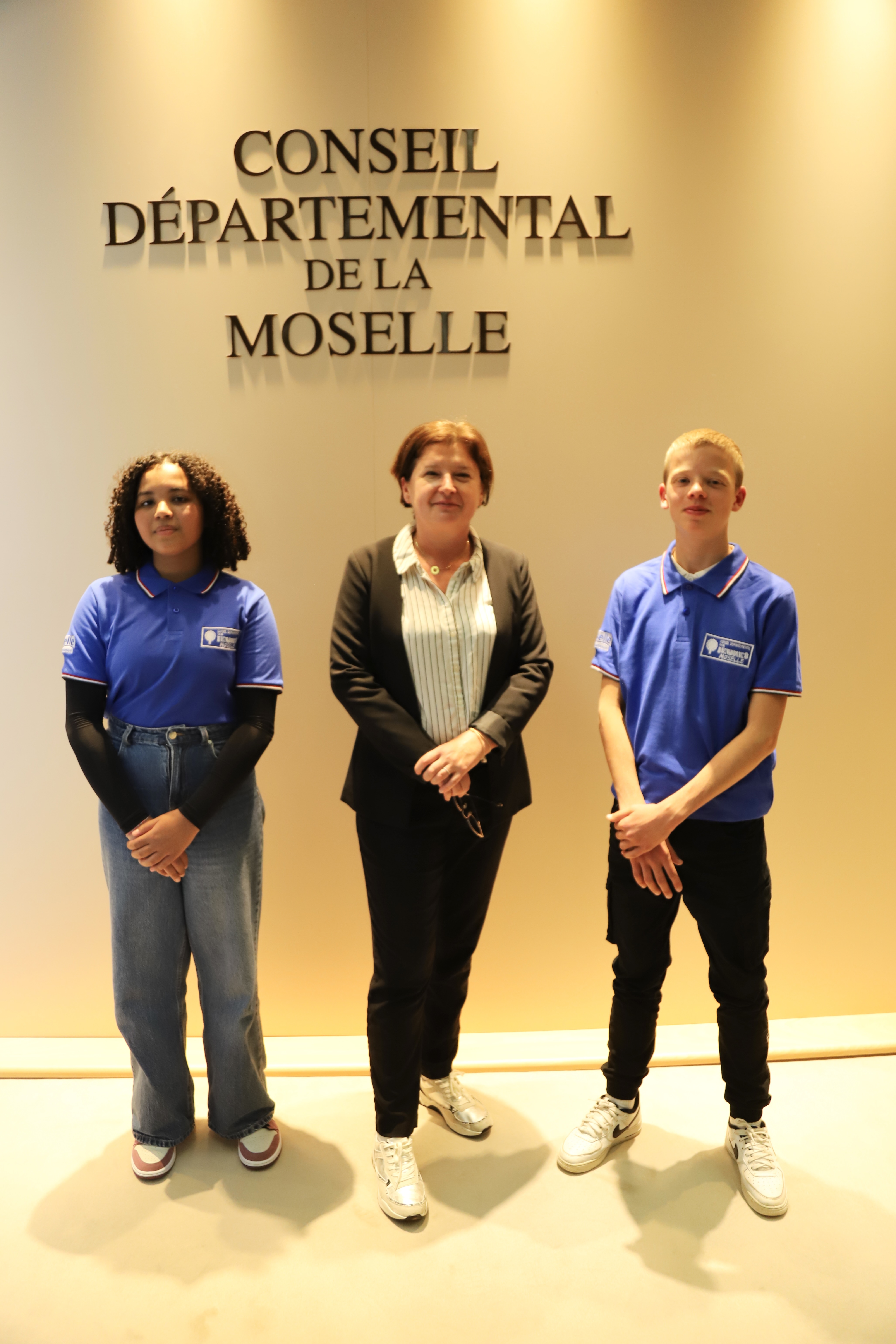 Rachel Zirovnik et deux membres du Conseil Départemental des Jeunes, crédit photo : CD57